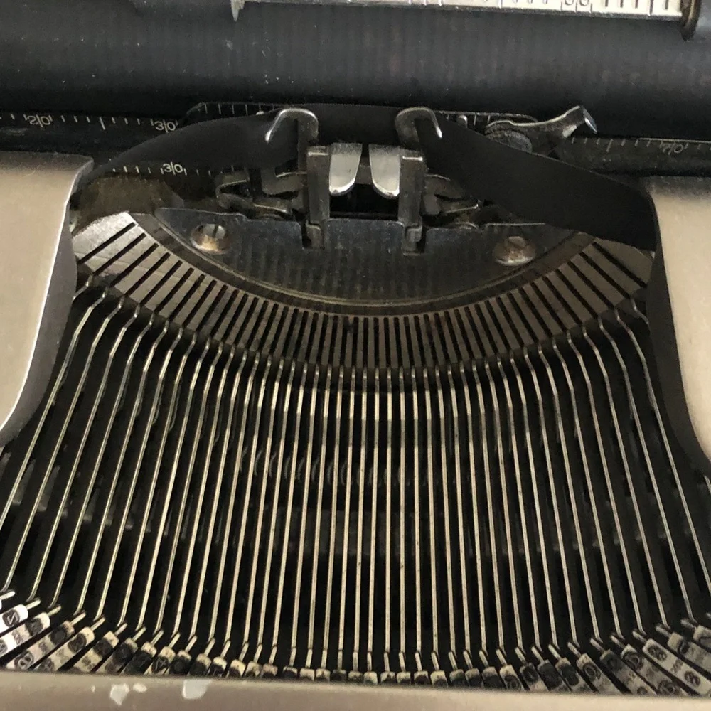 1961 Royal Typewriter Futura 800